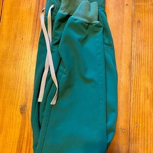 Figs Hunter Green Scrub Set XS